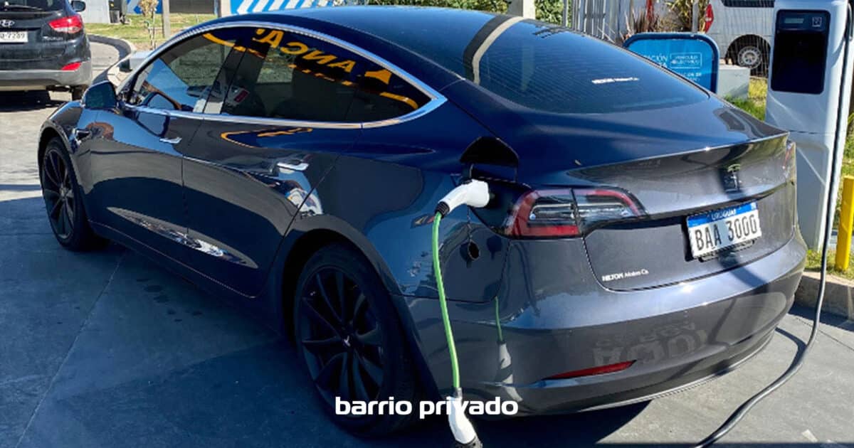 Tesla en Uruguay